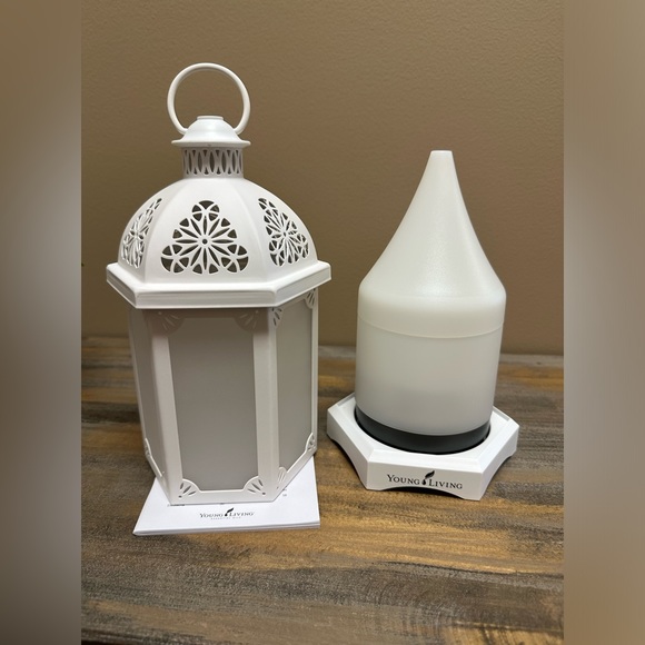 Young Living Lantern Essential Oil Ultrasonic Diffuser White NIB - Picture 3 of 8